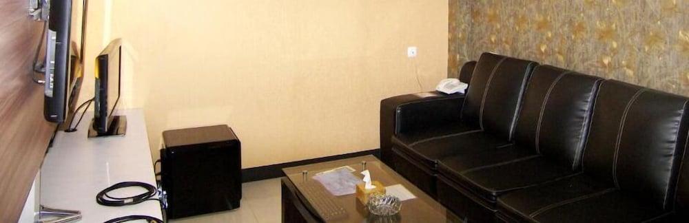 Hotel Harmony In & Karaoke Pontianak Exterior foto
