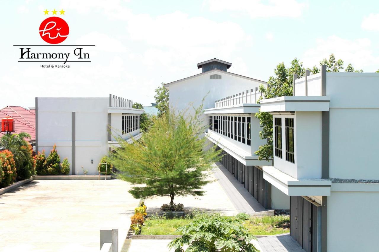 Hotel Harmony In & Karaoke Pontianak Exterior foto